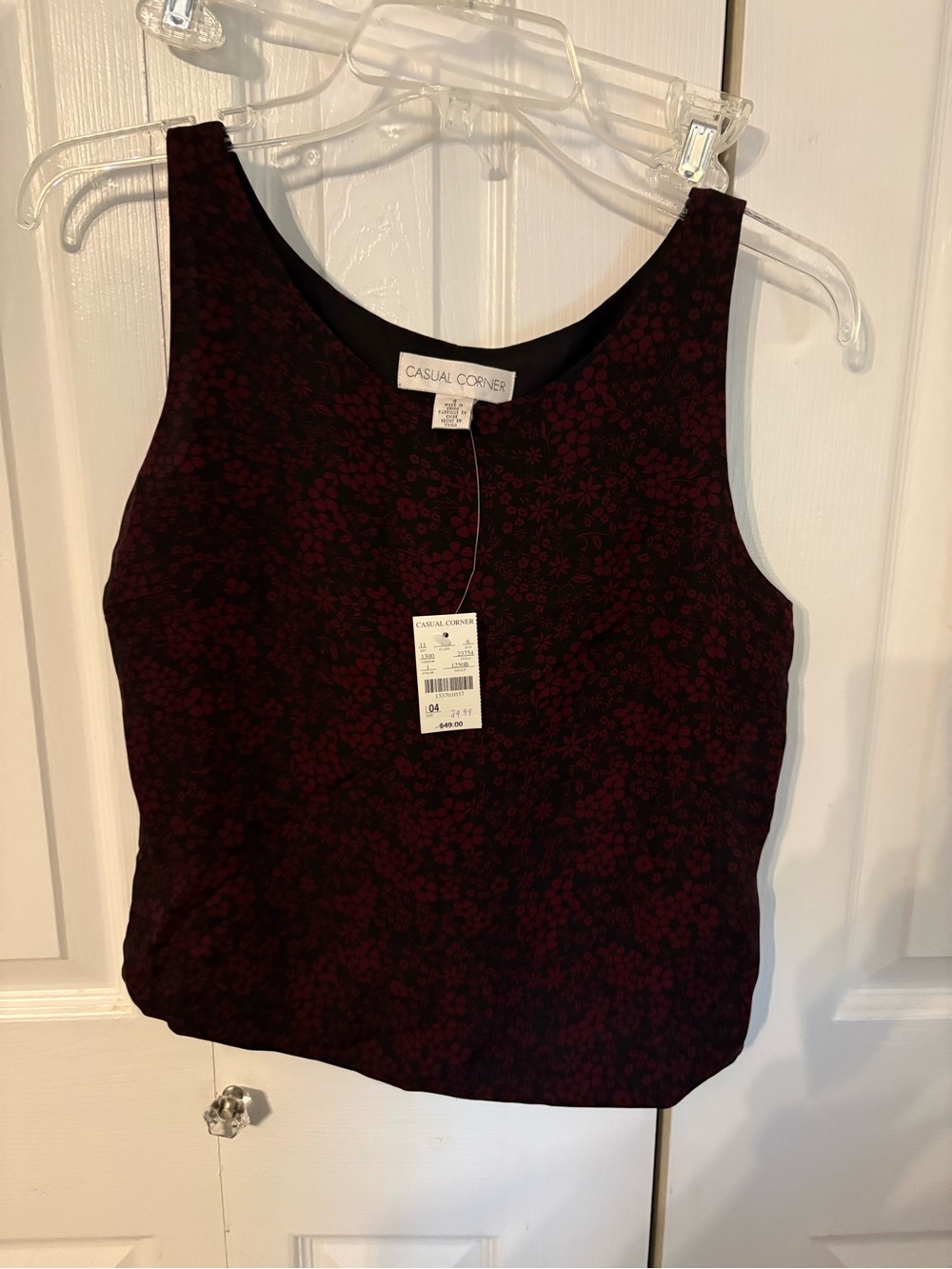 Casual Corner Dark Burgundy Floral Scoop Neck Tank